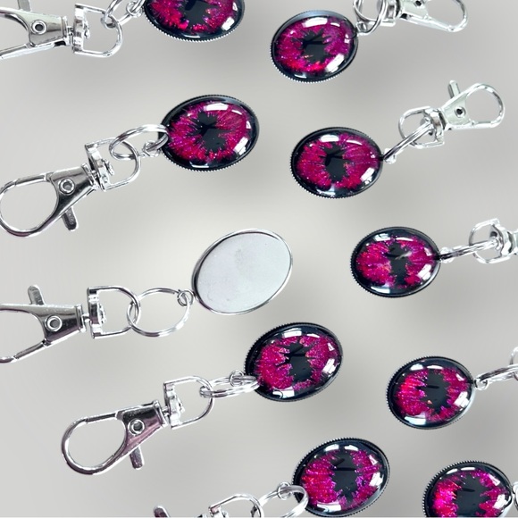 𝑯𝒂𝒏𝒅𝒎𝒂𝒅𝒆 Red/Fuchsia Dragon Eye Keychain w/Gift Bag - Picture 3 of 7